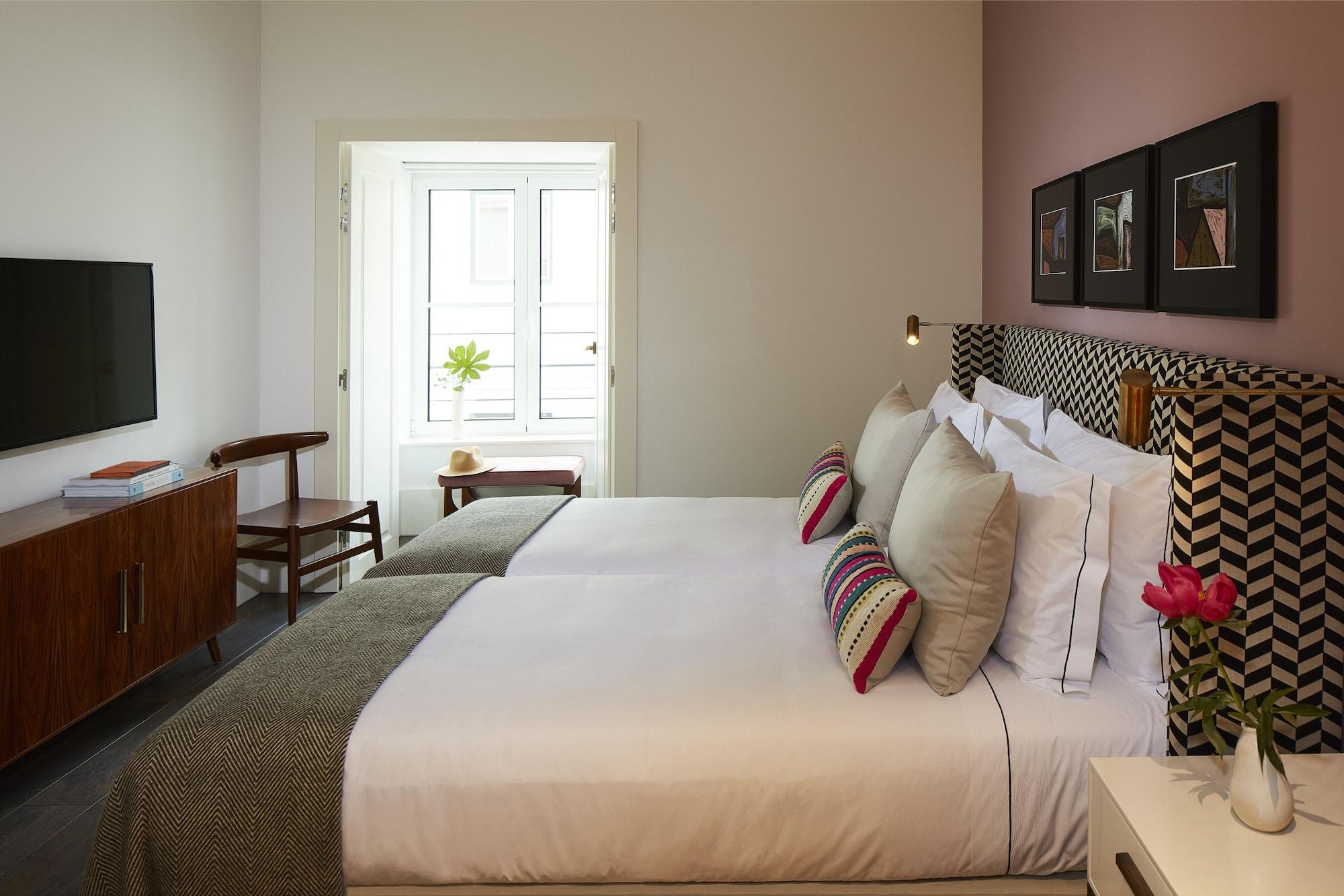 The Lumiares Hotel & Spa - Small Luxury Hotels Of The World Lizbona Zewnętrze zdjęcie A bedroom at the Hotel Americano