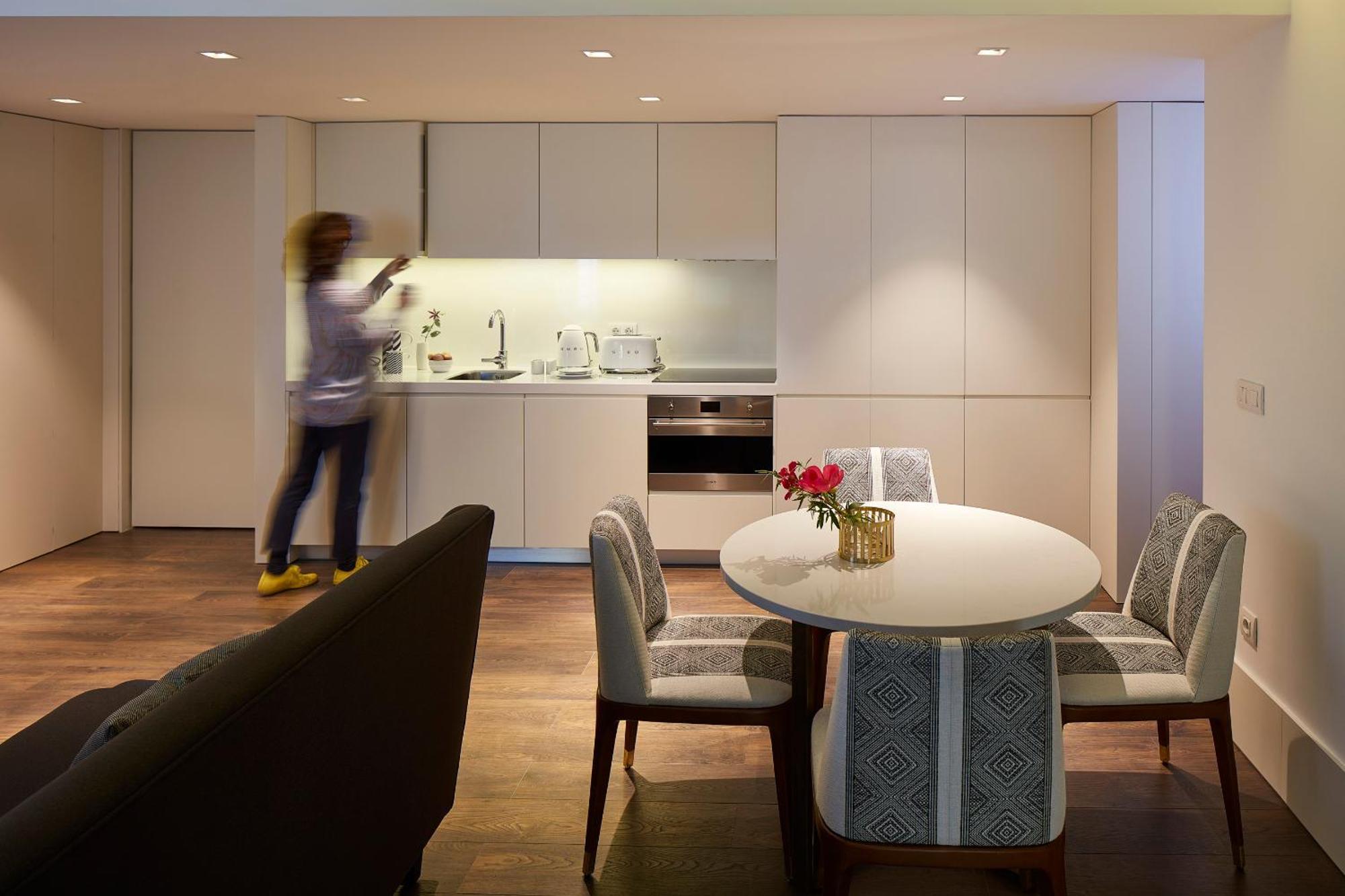 The Lumiares Hotel & Spa - Small Luxury Hotels Of The World Lizbona Zewnętrze zdjęcie The kitchen and dining area of a two-bedroom apartment